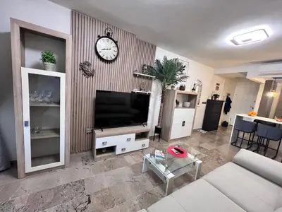 Una televisión o centro de entretenimiento en Casa Matty-Precioso Apartamento al lado del Mar Y Del Golf