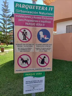 Certificado, premio, señal o documento que está expuesto en PARQUE VERA Naturista FKK PLAYA, free Wifi