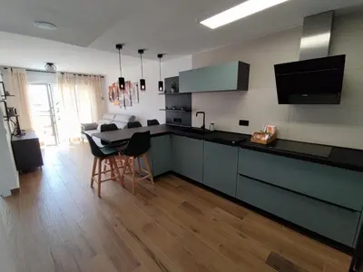Una cocina o zona de cocina en ÁTICO TERESA BORA PALM, PISCINA PRIVADA CLIMATIZABLE 250m playa