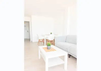 Zona de estar de Zeezicht appartement aan het strand, 2 slaapkamers, airco