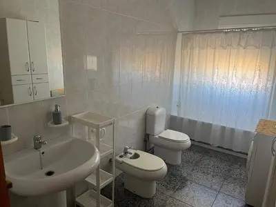 Un baño de CORTIJO DEL LUCERO, FERNAN PEREZ