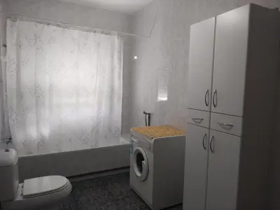 Un baño de CORTIJO DEL LUCERO, FERNAN PEREZ