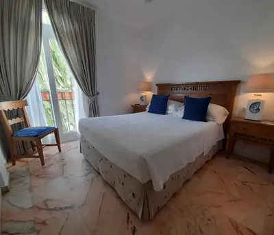 Cama o camas de una habitación en miKasa Agua Amarga & SPA