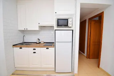 Una cocina o zona de cocina en EXPOHOLIDAYS - VISTAS AL PUERTO DEPORTIVO GALERA