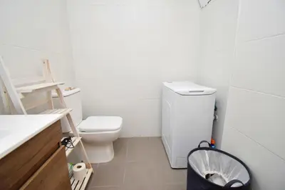 Un baño de EXPOHOLIDAYS - VISTAS AL PUERTO DEPORTIVO GALERA