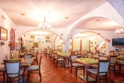 Un restaurante o sitio para comer en Cuevas Pedro Antonio de Alarcon