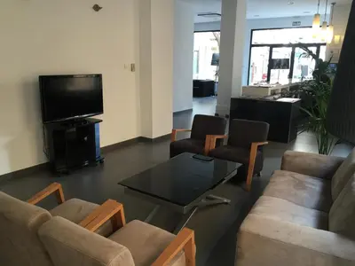 Una televisión o centro de entretenimiento en La Perla