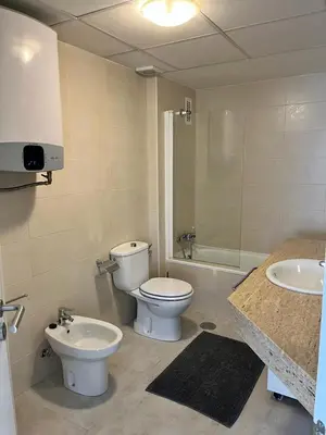 Un baño de Atico Helena con solarium y jacuzzi privado en Laguna Beach