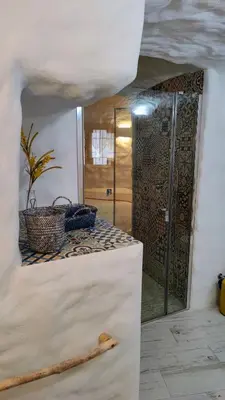 Un baño de Cueva OTTO Privada