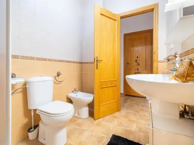 Un baño de Apartment near the beach with sea views