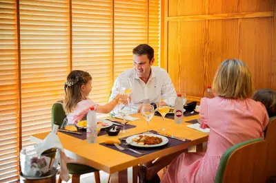 Comida en o cerca de este hotel