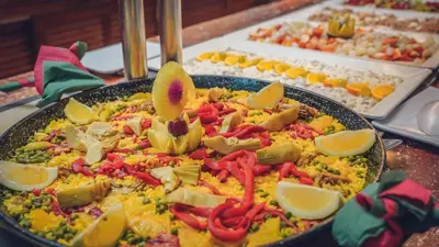 Comida en o cerca de este resort