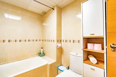 Un baño de Avenida Principal con Aire Acondicionado, Wifi y Parking - by Aloha Palma