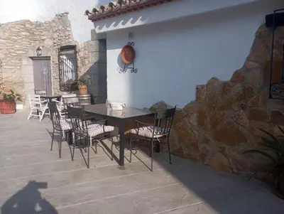 Un patio o zona al aire libre en Cuevas Roj0 Membrives Posadas 1