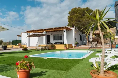 Piscina en o cerca de Cortijo El Pinar 1