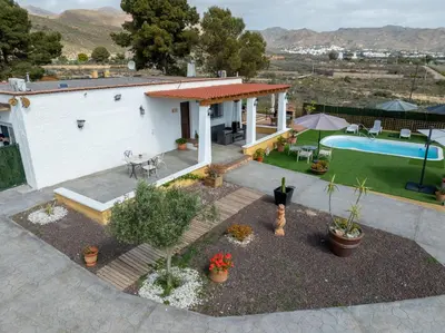 Piscina en o cerca de Cortijo El Pinar 1