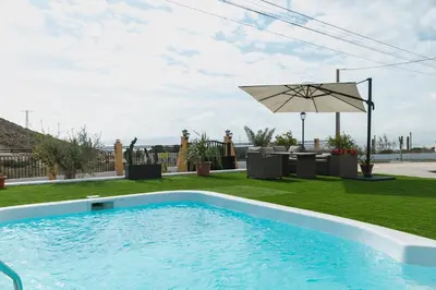 Piscina en o cerca de Cortijo El Pinar 1