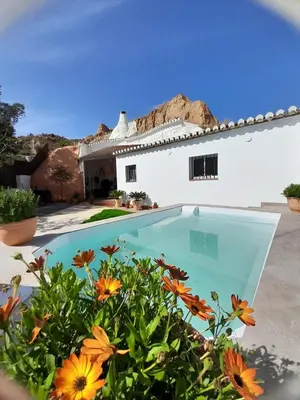 Piscina en o cerca de Cueva de la Higuera