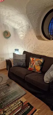 Zona de estar de Cueva de la Higuera