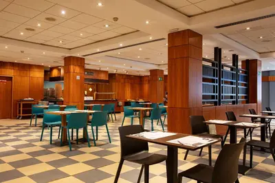 Un restaurante o sitio para comer en Vértice Indalo Almería