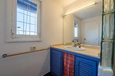 Un baño de CASA ESCUELA PLAYA