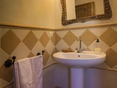 Un baño de Holiday Home in Laroya with Pool & BBQ