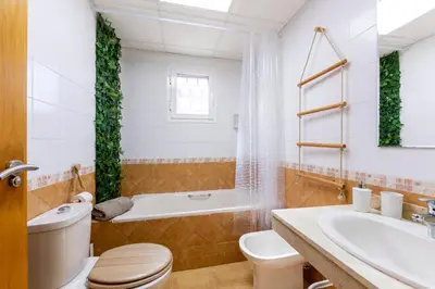 Un baño de Bajo con jardín chill out #Playa 8min #Parking #Cuna