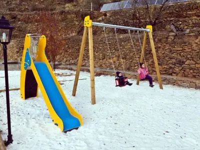 Zona de juegos infantil en Mountain Escape in Laroya