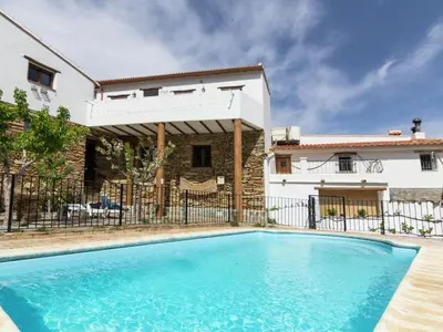 Piscina en o cerca de Mountain Escape in Laroya