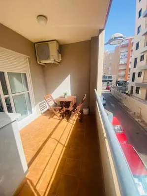 Un balcón o terraza de Apartamento de dos dormitorios en Almería.