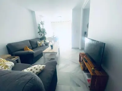 Zona de estar de Apartamento de dos dormitorios en Almería.