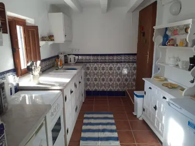 Una cocina o zona de cocina en Casa 44, Delightful rural cottage with pool.