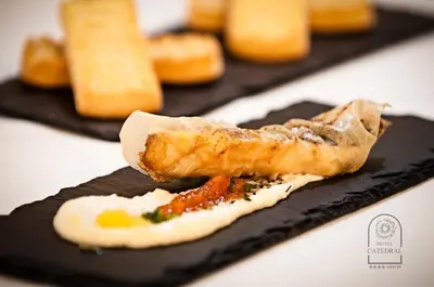 Comida en o cerca de este hotel