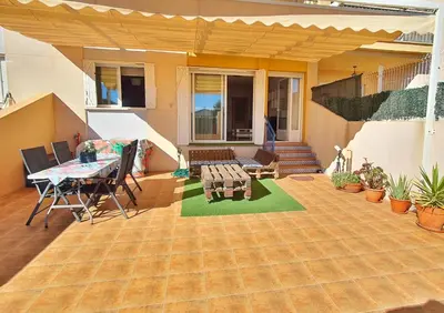 Zona de estar de Amplia Terraza con Piscina, Garaje y Aire Acondicionado - by Aloha Palma