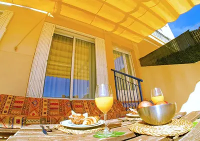 Un balcón o terraza de Amplia Terraza con Piscina, Garaje y Aire Acondicionado - by Aloha Palma