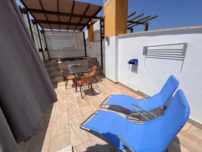 Un balcón o terraza de Casa Antonia con jacuzzi privado y solarium