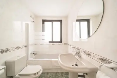Un baño de Expoholidays - Plaza Santa Rita