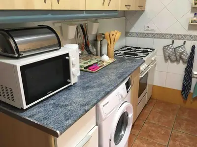 Una cocina o zona de cocina en Three bedroom house by the sea