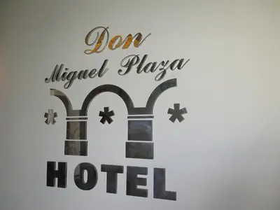 Certificado, premio, señal o documento que está expuesto en Hotel Don Miguel Plaza