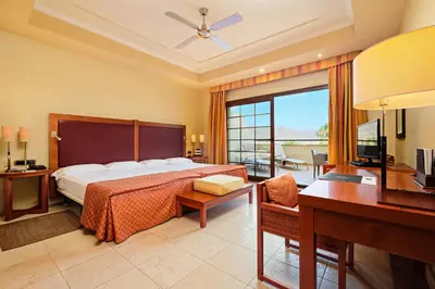 Cama o camas de una habitación en Hotel Envia Almería Spa & Golf