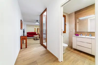 Un baño de Casa Gómez, parking gratuito en Pleno Centro