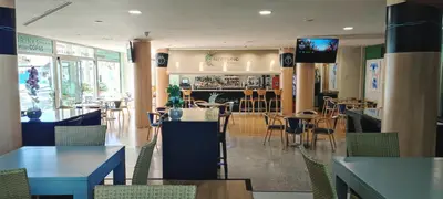 Un restaurante o sitio para comer en Hotel Neptuno by ON Hotels Group