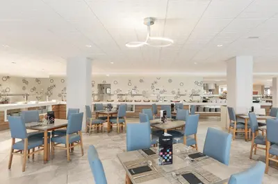 Un restaurante o sitio para comer en Hotel Best Roquetas