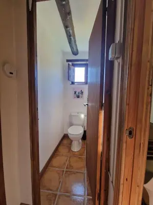 Un baño de Casa Musica an enchanting one bed cottage