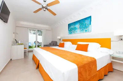 Cama o camas de una habitación en Diver Roquetas