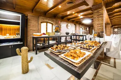 Comida en o cerca de este hotel