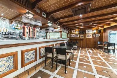 Un restaurante o sitio para comer en Torreluz Centro