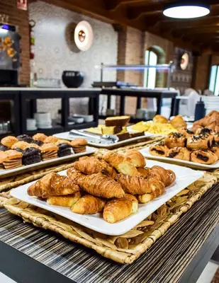 Comida en o cerca de este hotel