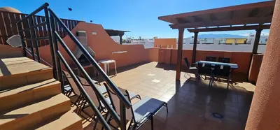 Un balcón o terraza de Homes of Spain, Apartamentos Paraíso, Ed Tahiti, Atico A a pie de Playa, piscina privada en solárium, WI-FI