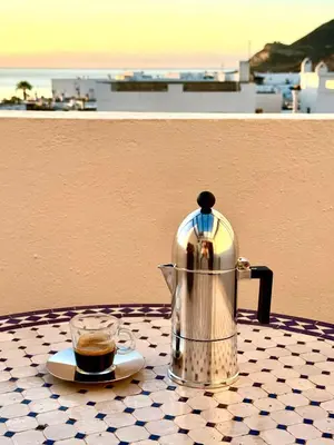 Utensilios para hacer té y café en Las Negras 10
